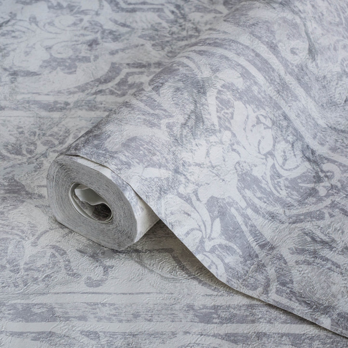 Indigo Maison 4713-1 detail wallpaper by La Belle Maison