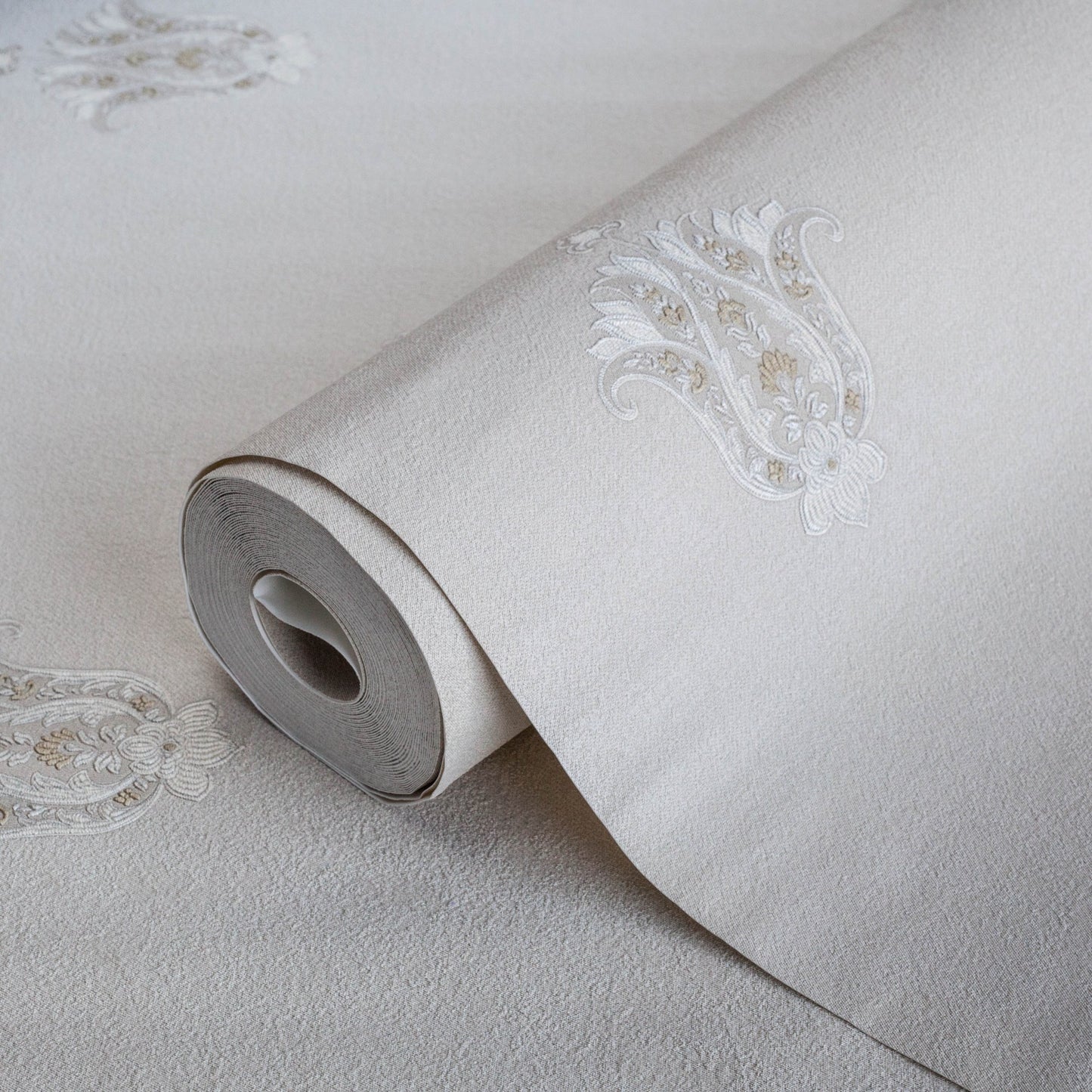 Kalina Garden 5807-1 detail wallpaper by La Belle Maison