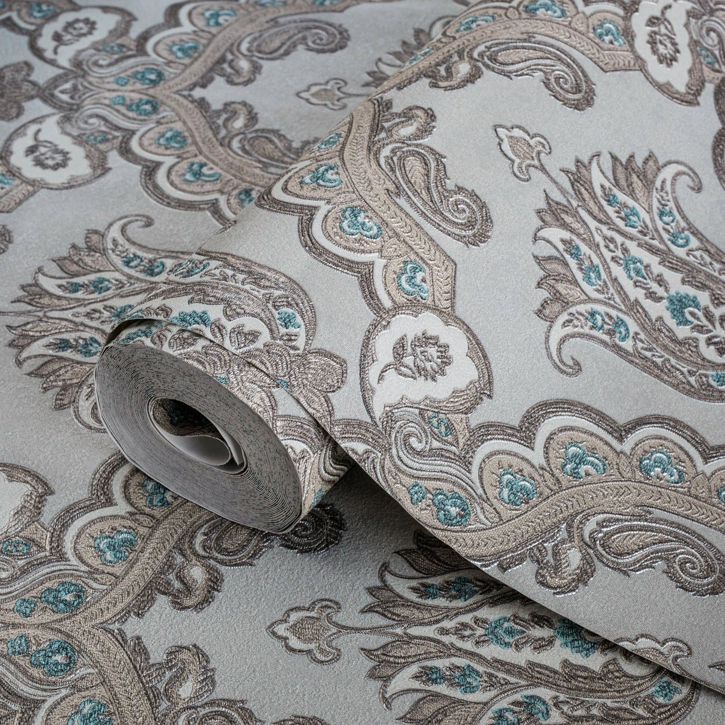 Kalina Garden 5809-4 detail wallpaper by La Belle Maison