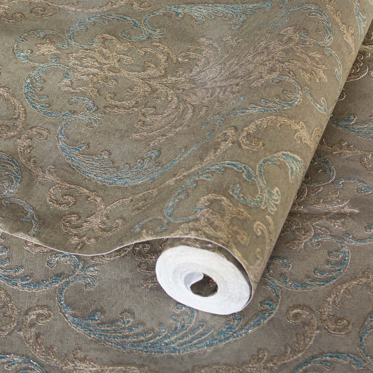 Rococo Maison 1312-3 detail wallpaper by La Belle Maison