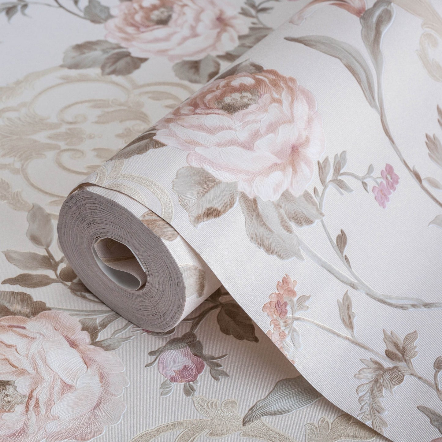 Seven Rooms 7803-1 detail wallpaper by La Belle Maison