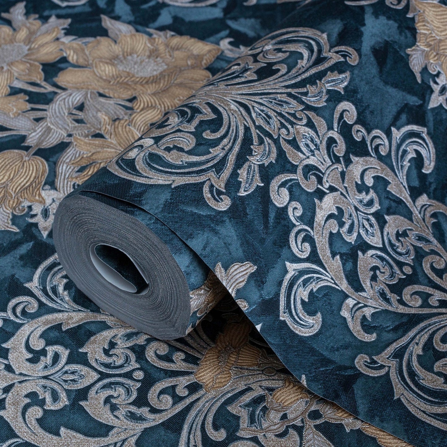 Seven Rooms 7805-4 detail wallpaper by La Belle Maison