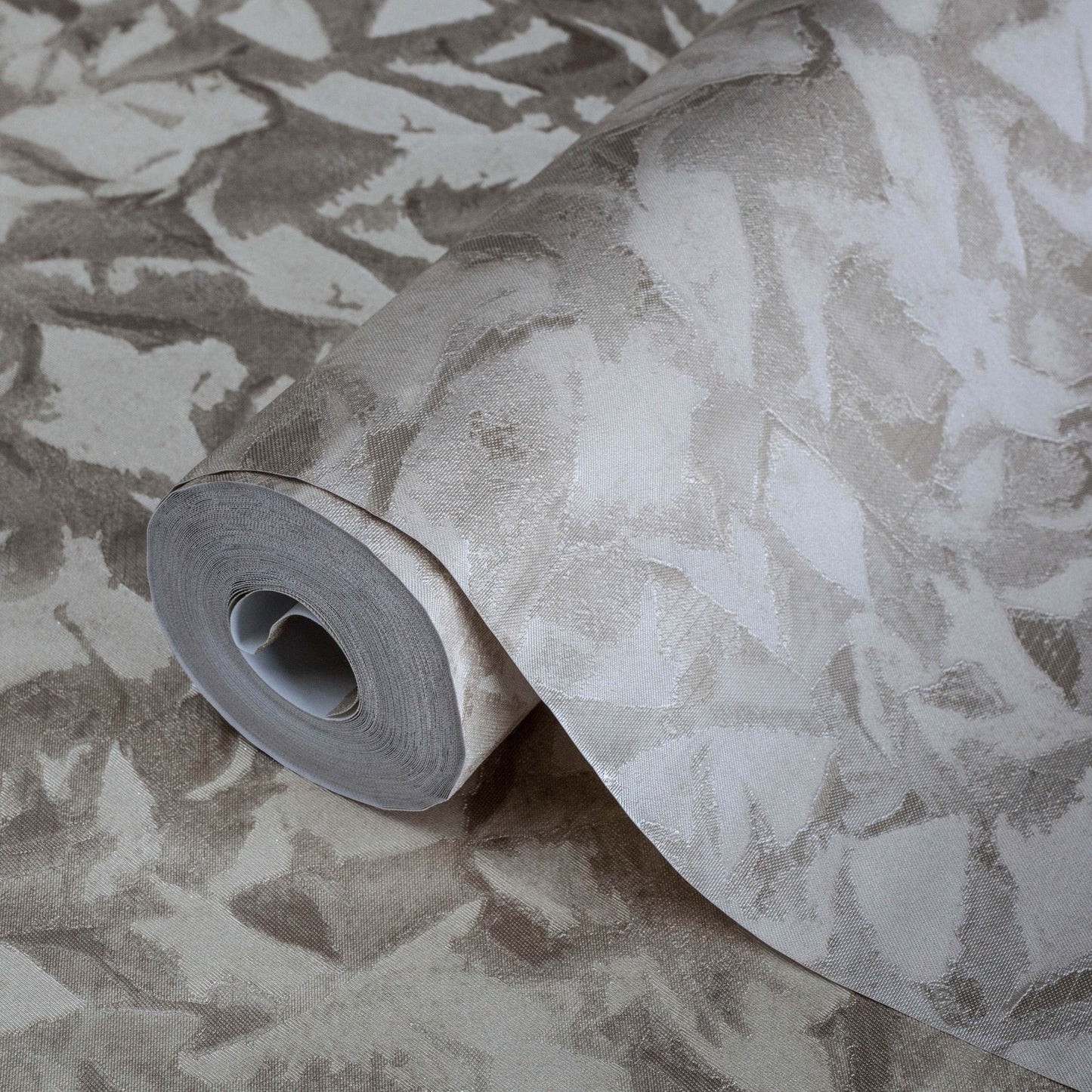 Seven Rooms 7806-3 detail wallpaper by La Belle Maison