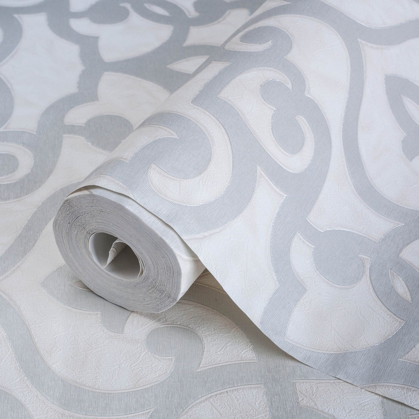 Seven Rooms 7810-1 detail wallpaper by La Belle Maison