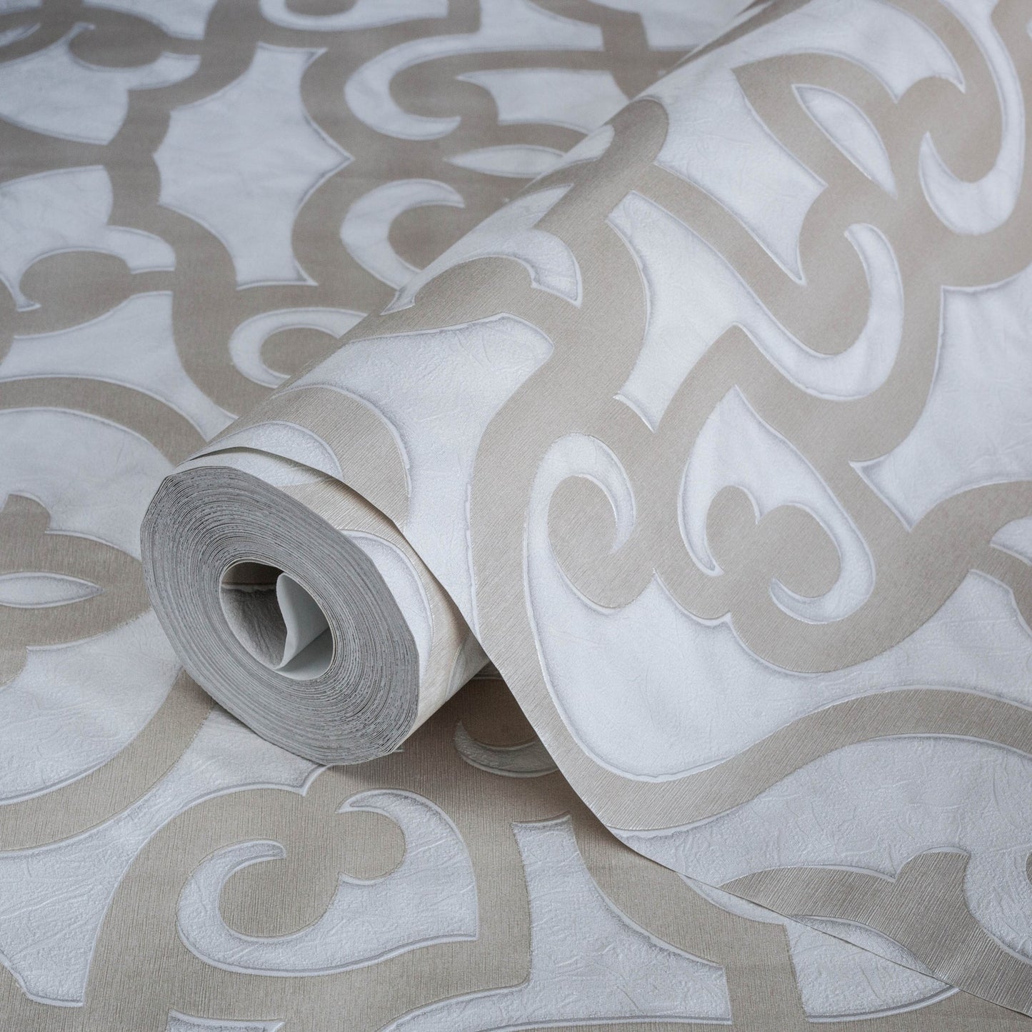 Seven Rooms 7810-2 detail wallpaper by La Belle Maison