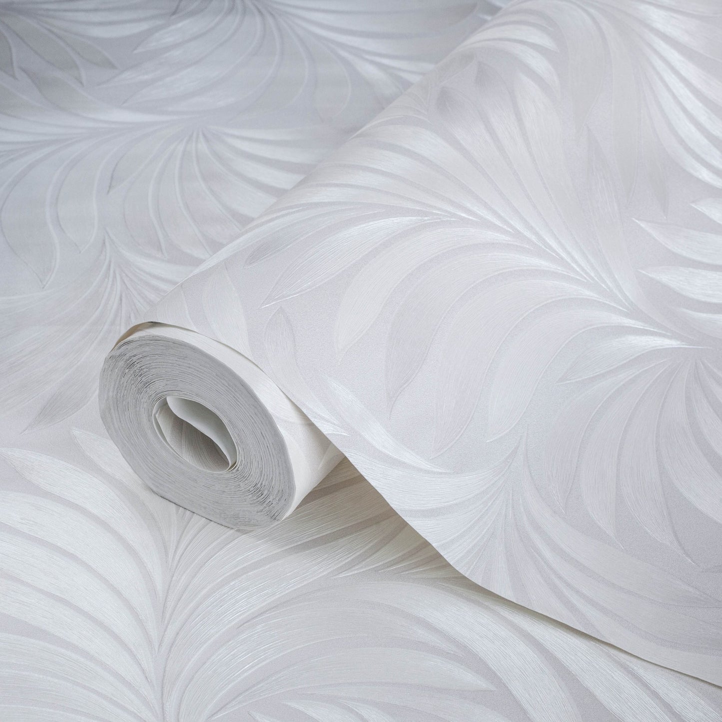 Seven Rooms 7812-1 detail wallpaper by La Belle Maison