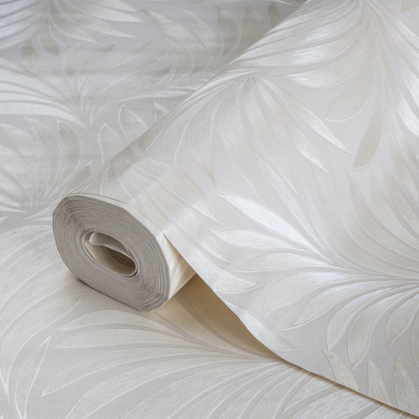 Seven Rooms 7812-2 detail wallpaper by La Belle Maison
