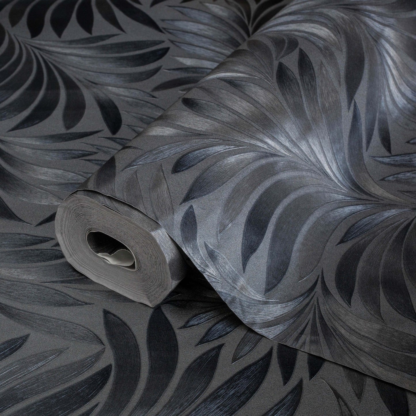 Seven Rooms 7812-4 detail wallpaper by La Belle Maison