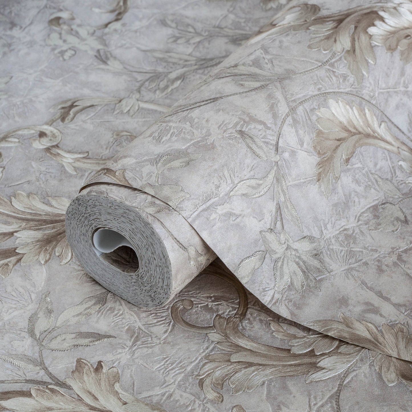 Signature Maison 1006-3 detail wallpaper by La Belle Maison