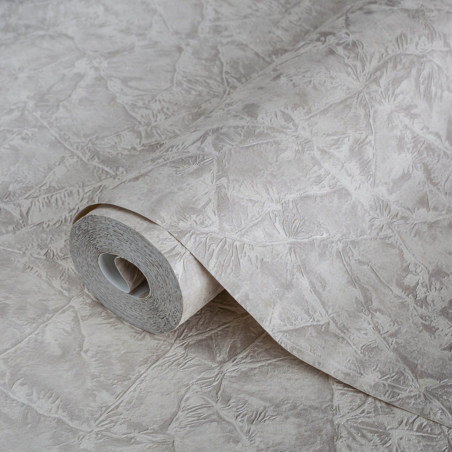 Signature Maison 1007-2 detail wallpaper by La Belle Maison
