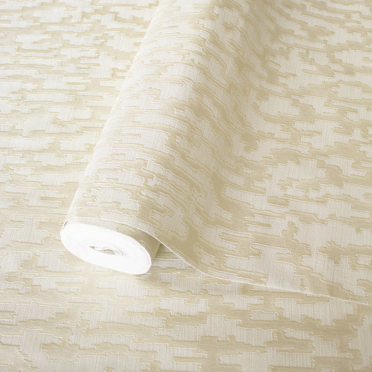 Vera Bloom 1510-2 detail wallpaper by La Belle Maison