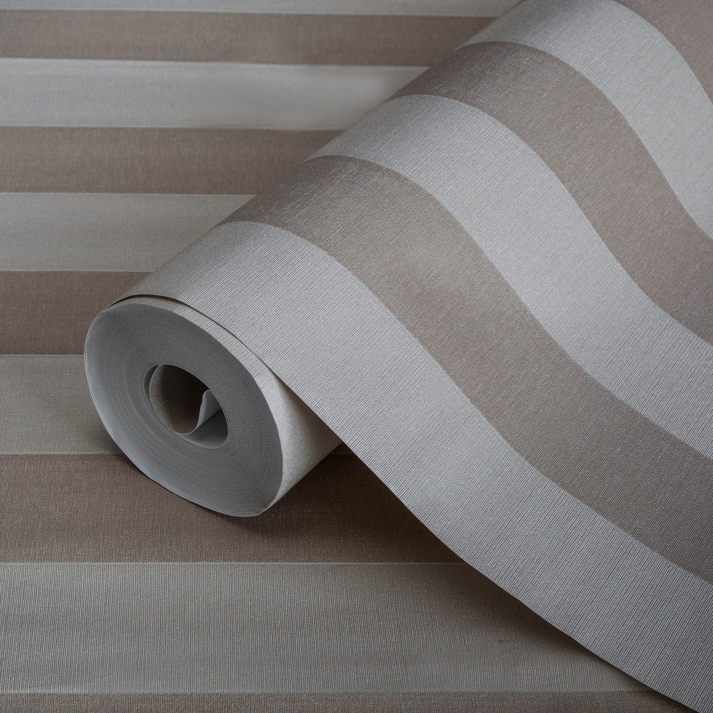 Atelier Alfa 3704-5 detail wallpaper by La Belle Maison