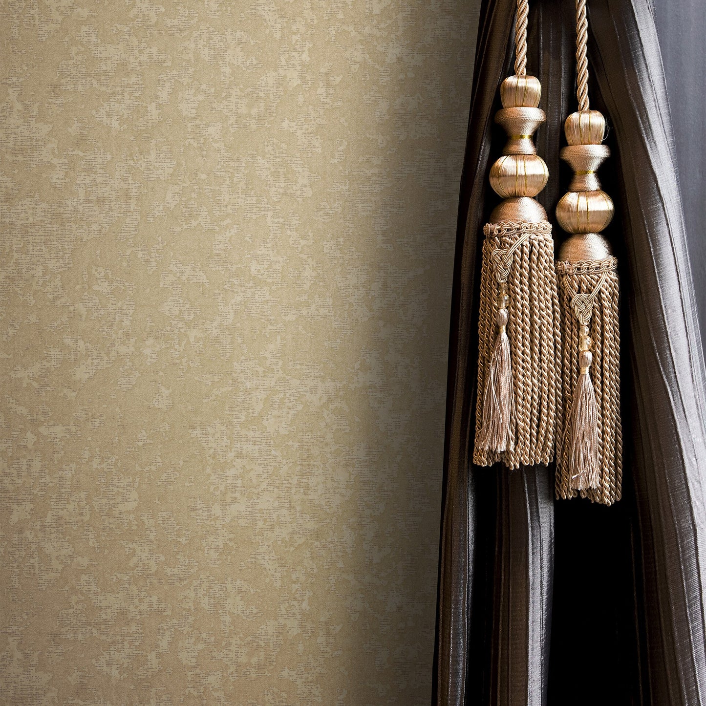 Atelier Alfa Sand Classic Texture Wallpaper by La Belle Maison