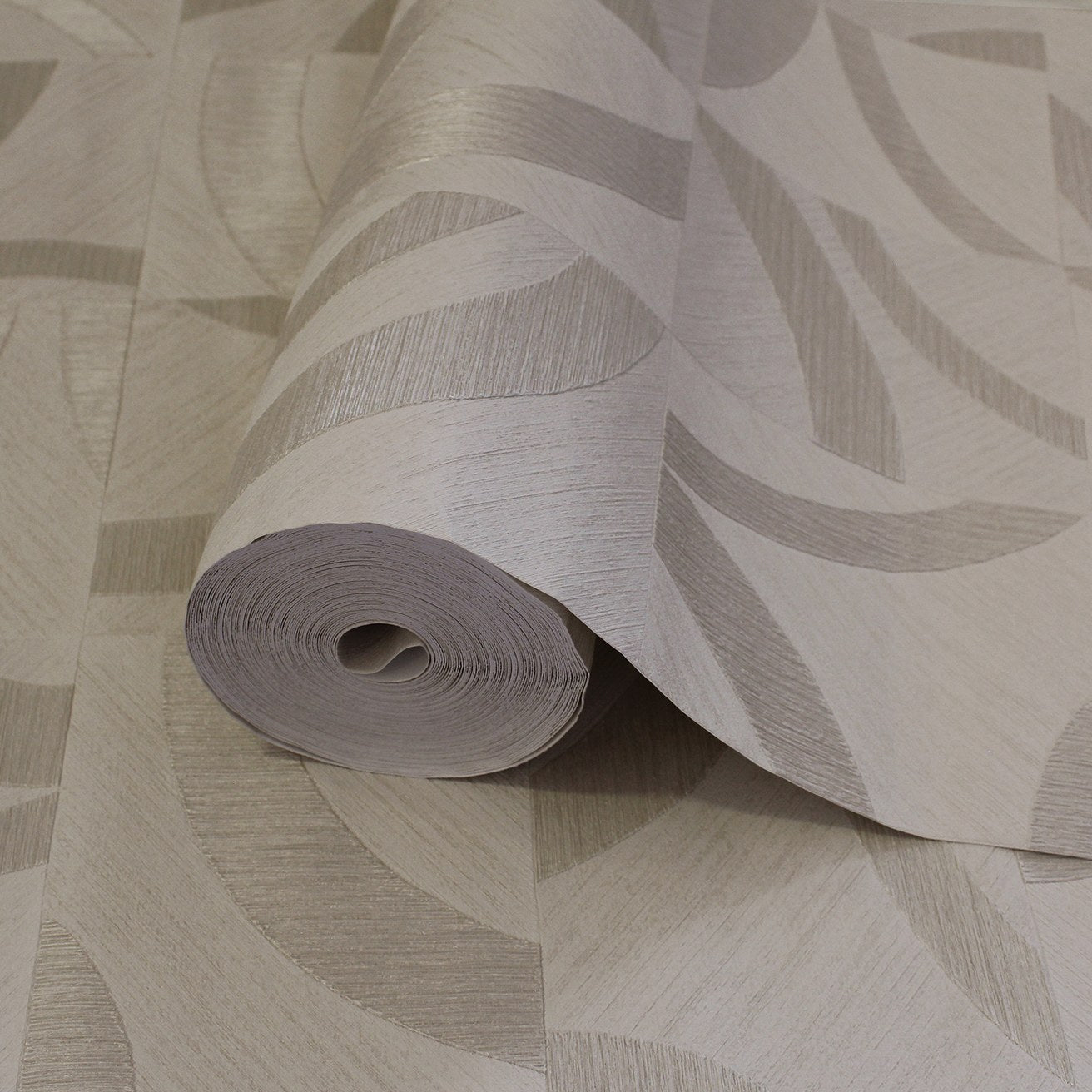 Iconique 24101-3 room wallpaper by La Belle Maison