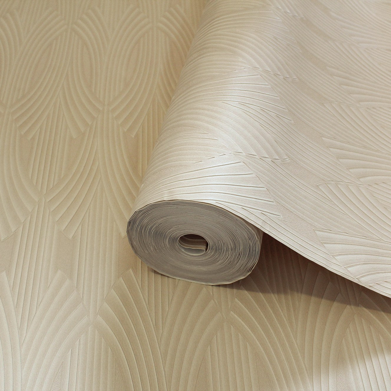 Iconique 24102-3 room wallpaper by La Belle Maison