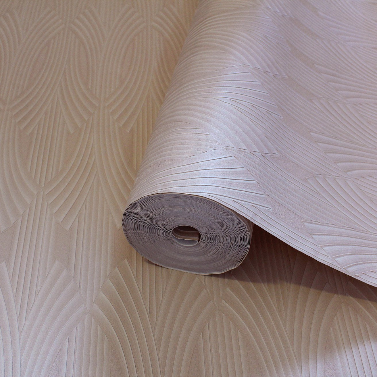 Iconique 24102-5 room wallpaper by La Belle Maison