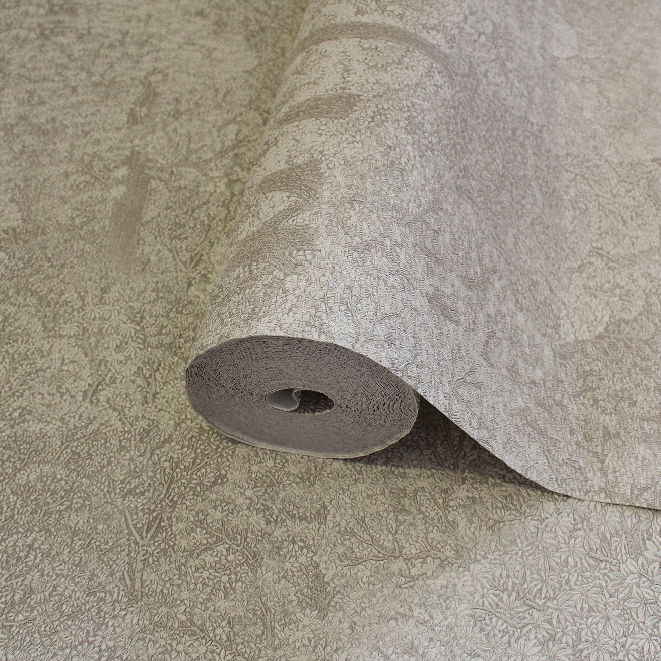 Iconique 24107-1 room wallpaper by La Belle Maison