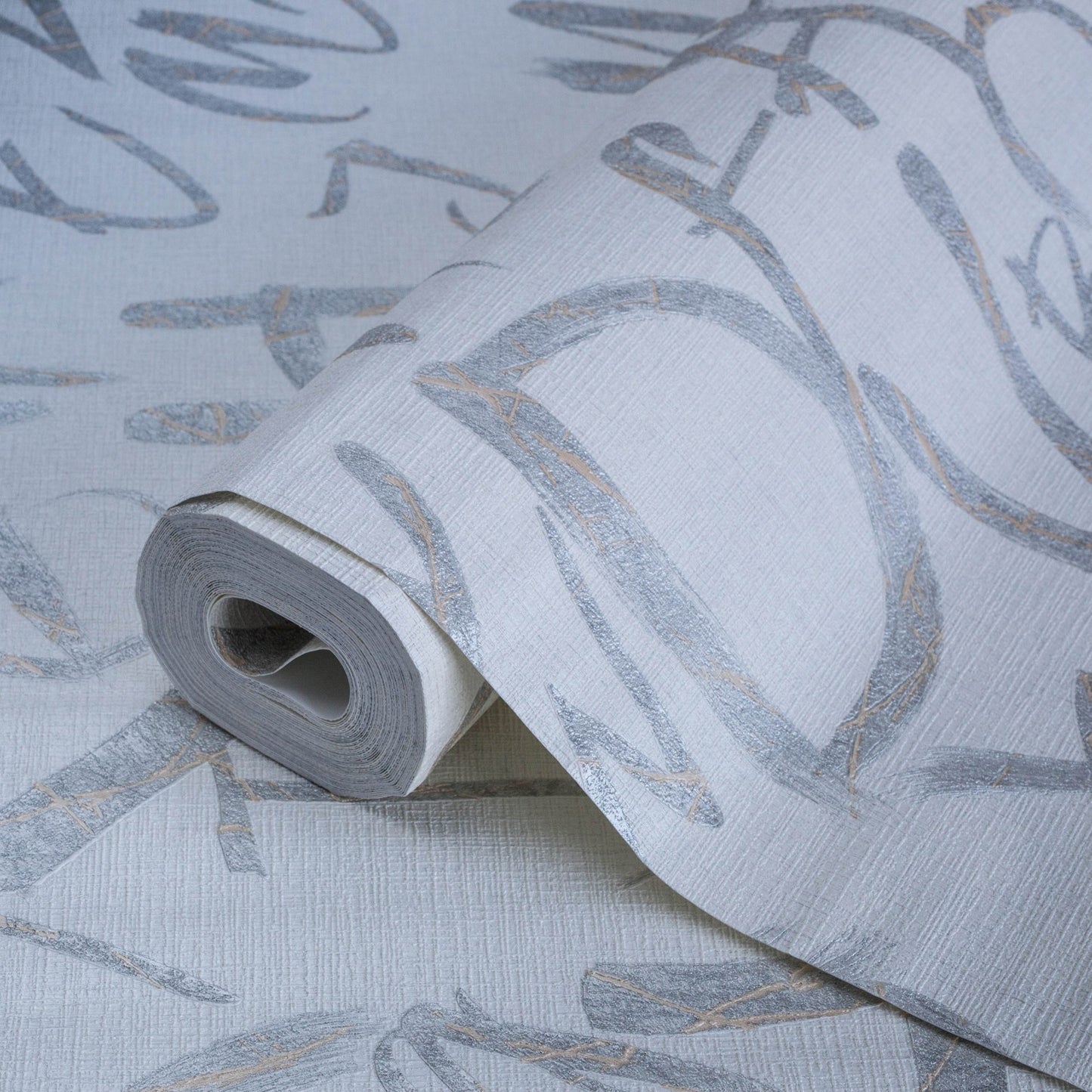 Indigo Maison 4702-1 detail wallpaper by La Belle Maison