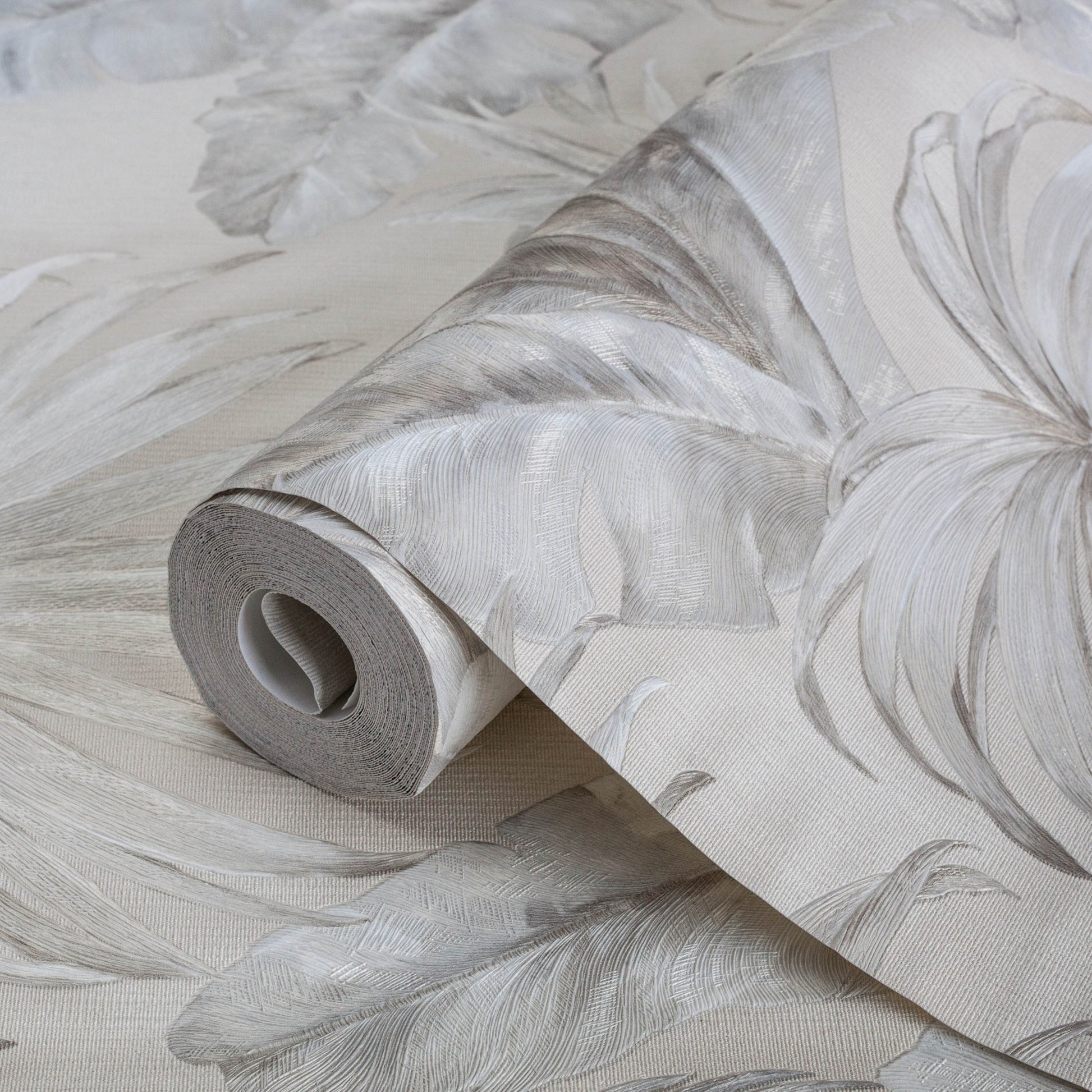 Indigo Maison 4714-1 detail wallpaper by La Belle Maison