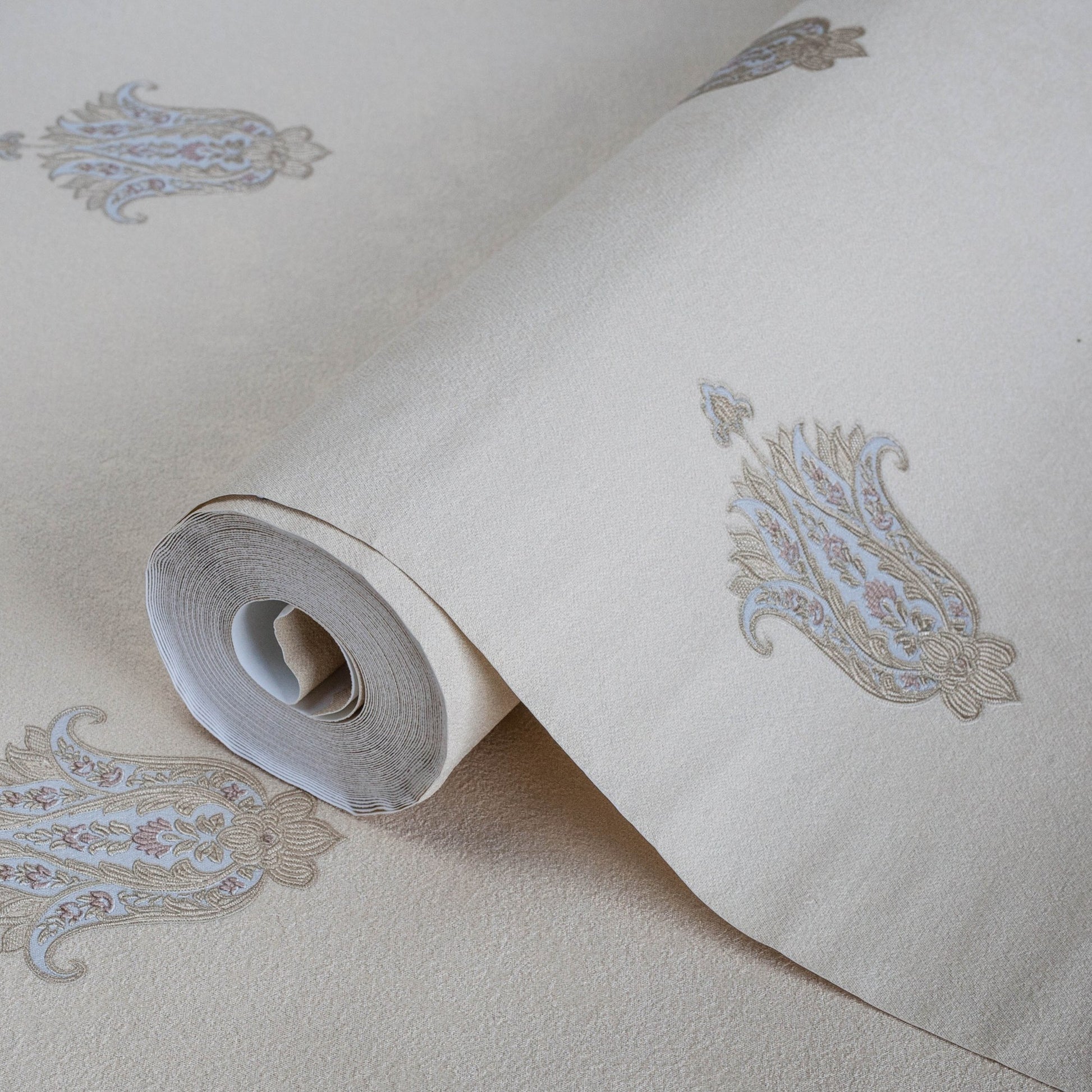 Kalina Garden 5807-2 detail wallpaper by La Belle Maison