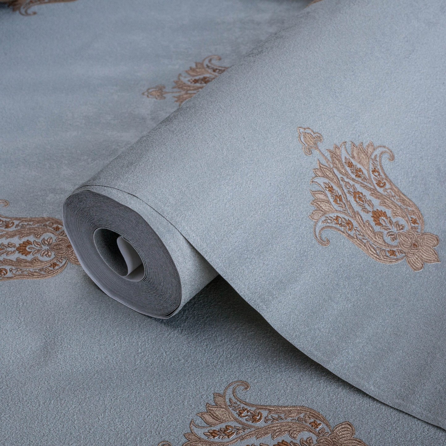 Kalina Garden 5807-3 detail wallpaper by La Belle Maison