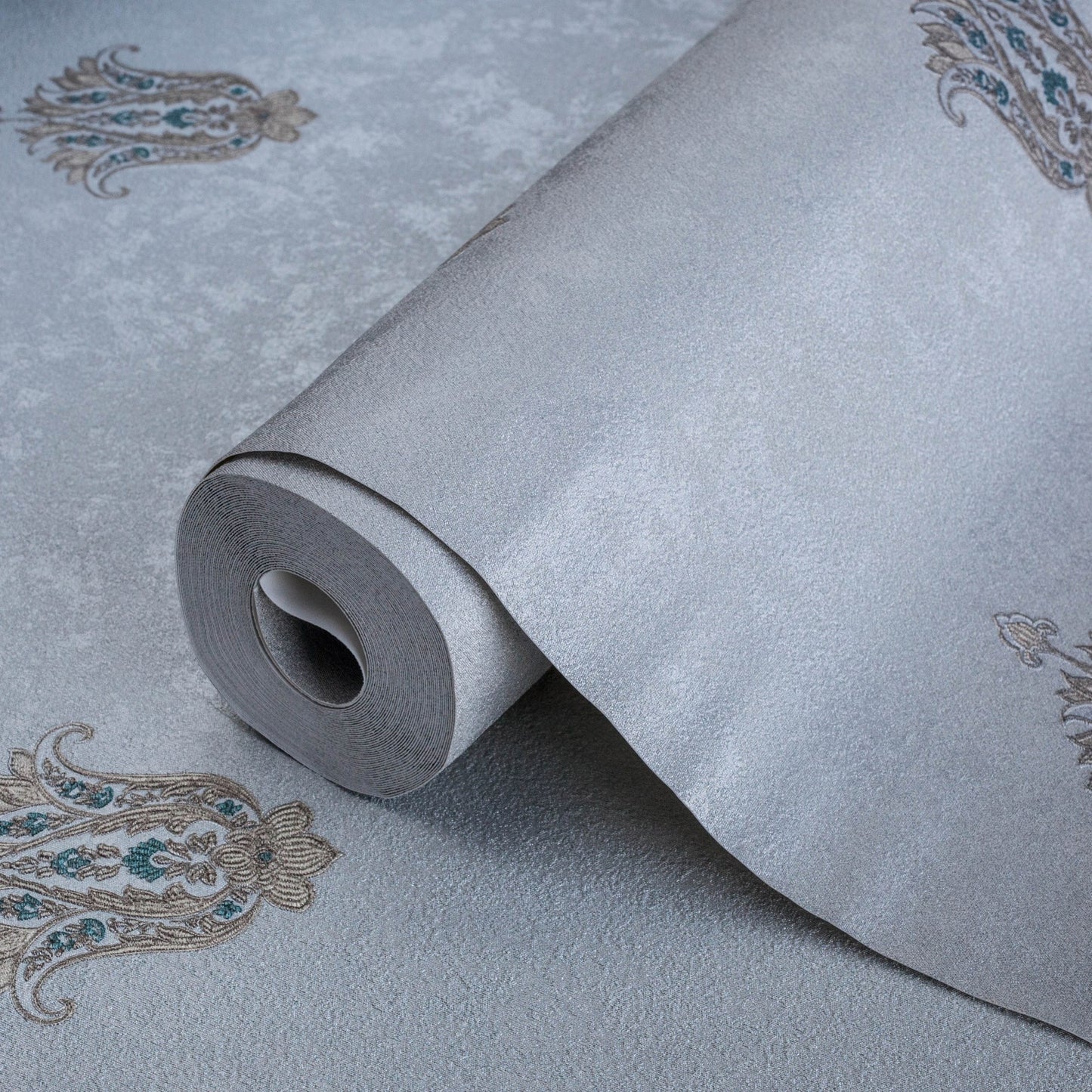Kalina Garden 5807-4 detail wallpaper by La Belle Maison