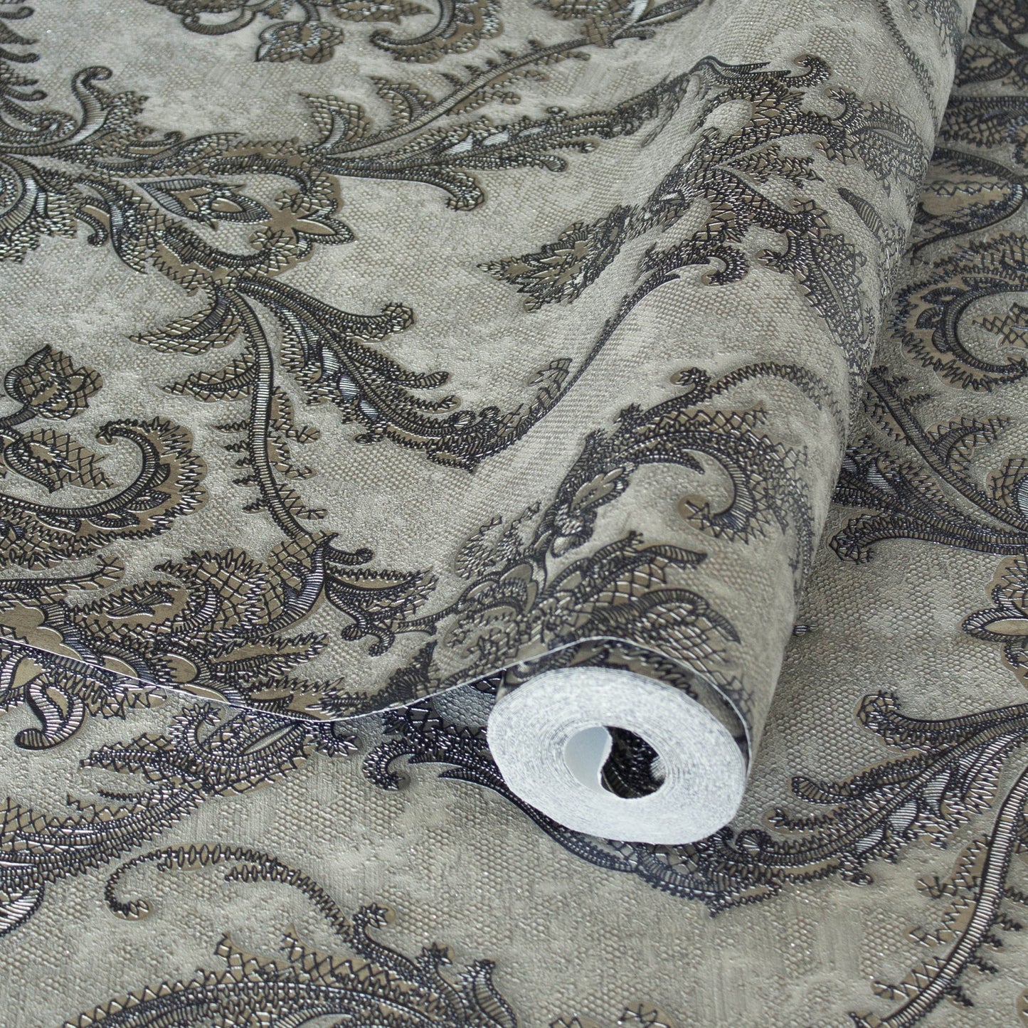 Maison Voyage 1303-5 detail wallpaper by La Belle Maison