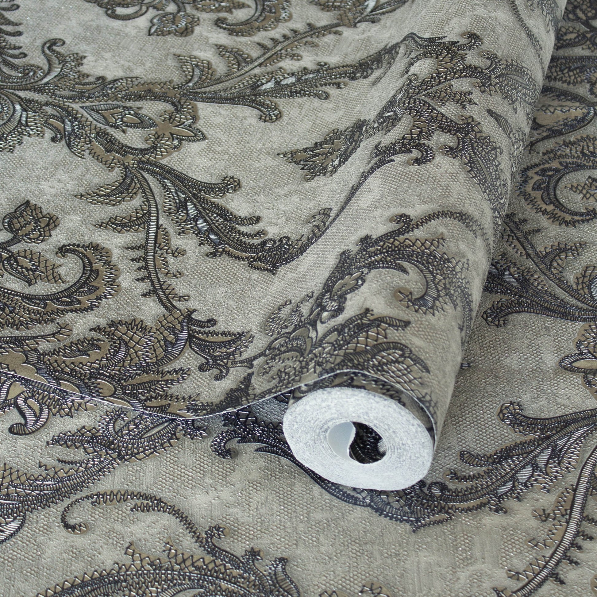 Maison Voyage 1303-5 detail wallpaper by La Belle Maison