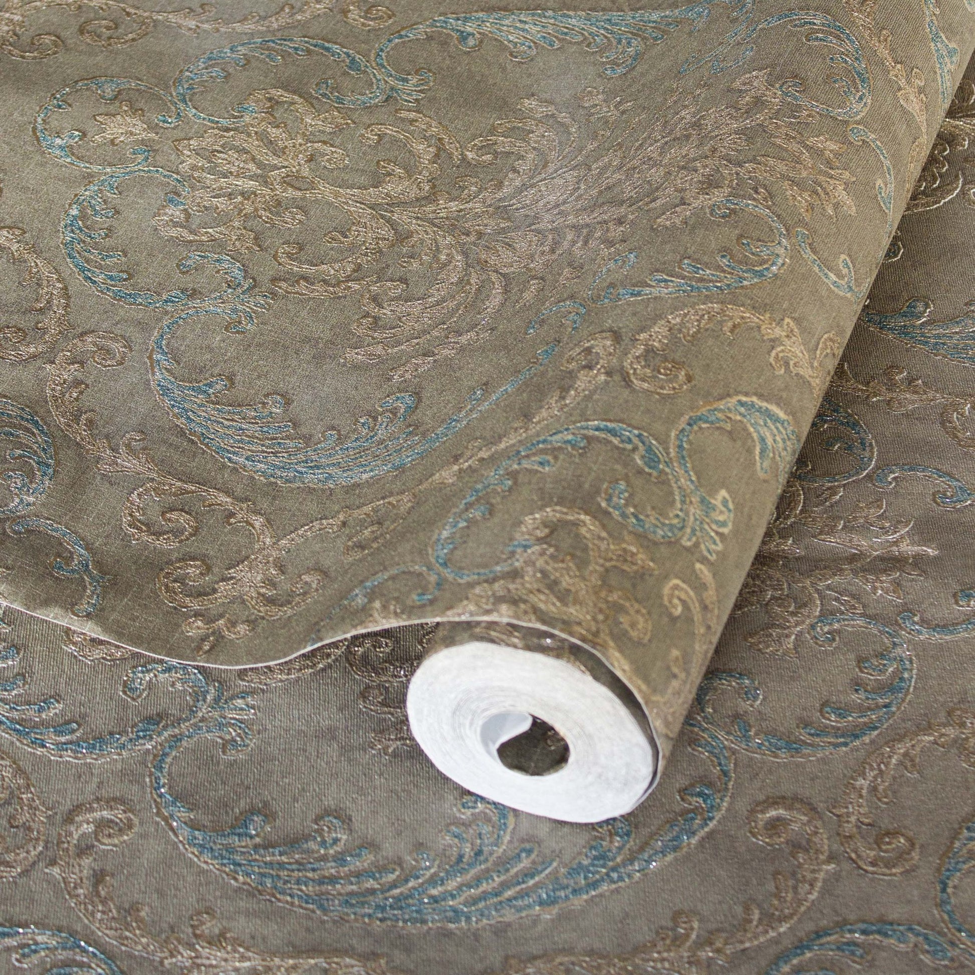 Maison Voyage 1312-3 detail wallpaper by La Belle Maison