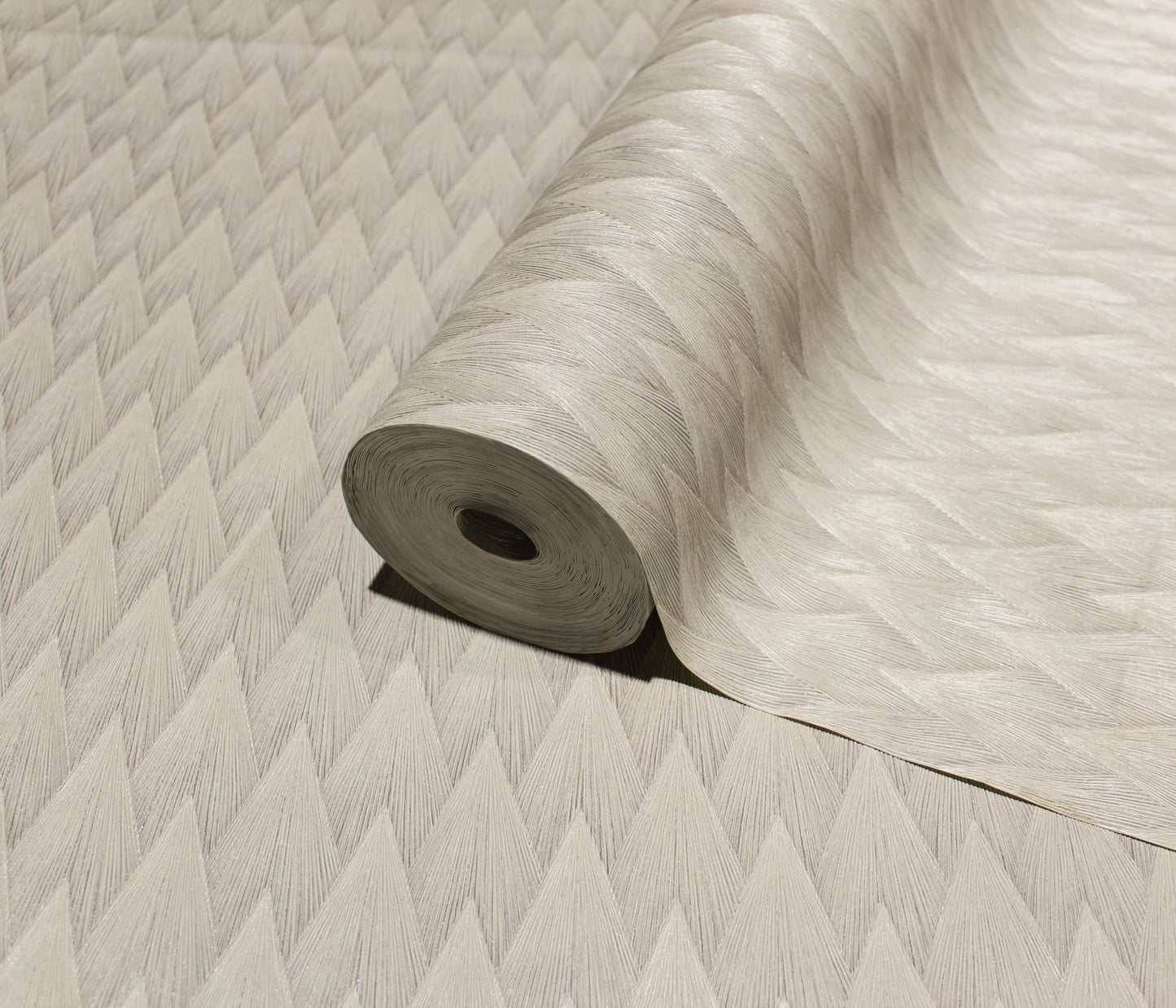 Omega Luxe 23202-3 room wallpaper by La Belle Maison
