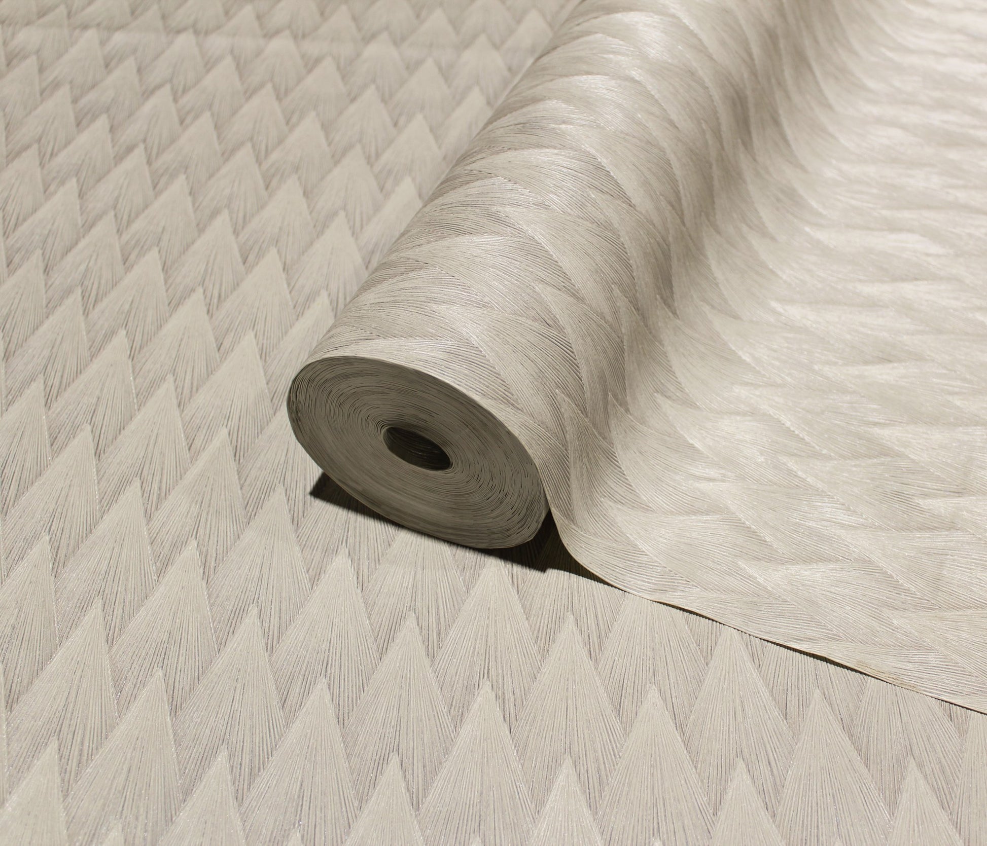 Omega Luxe 23202-3 room wallpaper by La Belle Maison