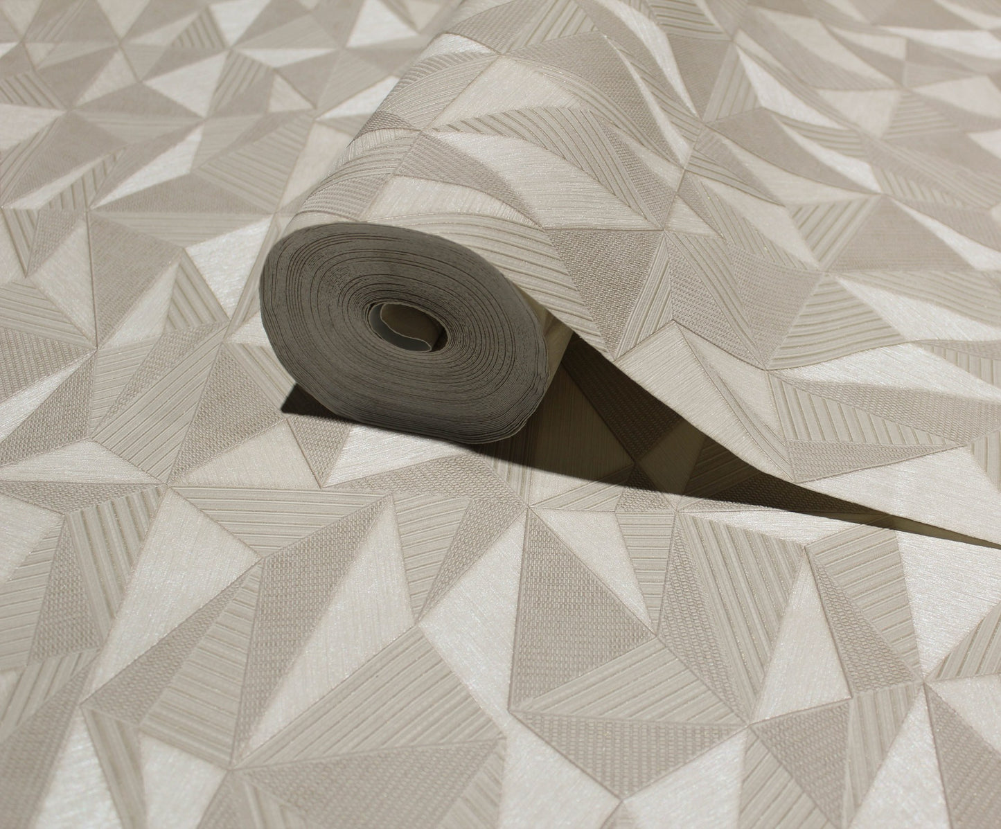 Omega Luxe 23204-2 room wallpaper by La Belle Maison