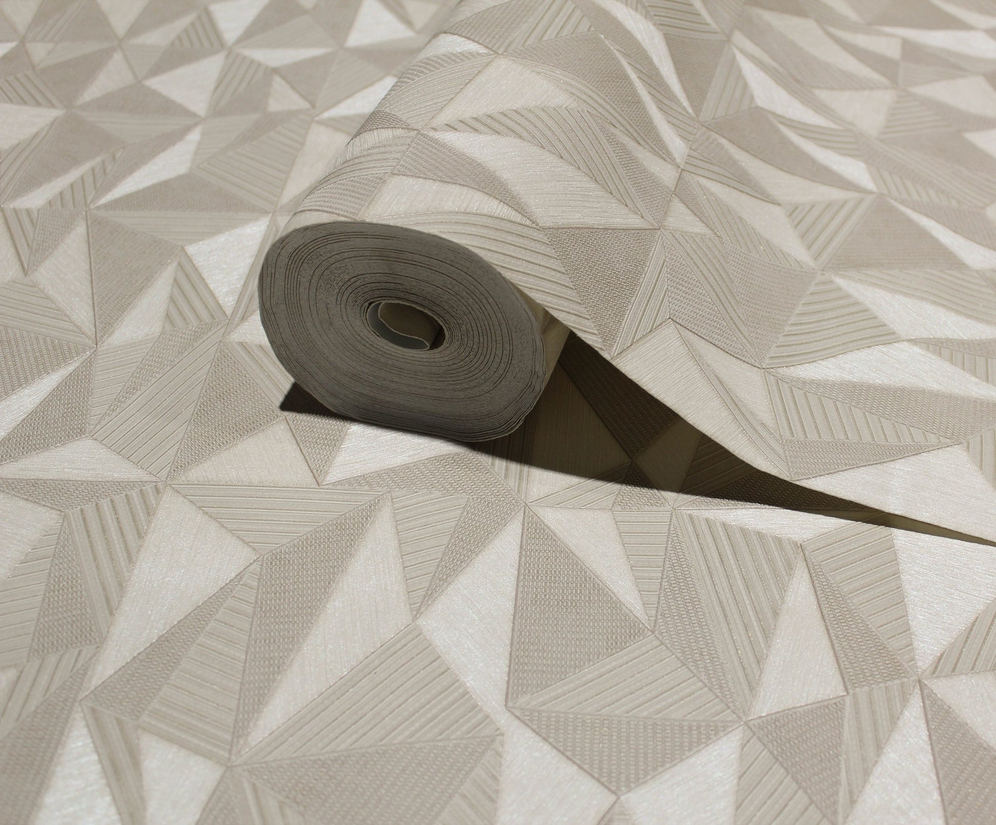 Omega Luxe 23204-2 room wallpaper by La Belle Maison