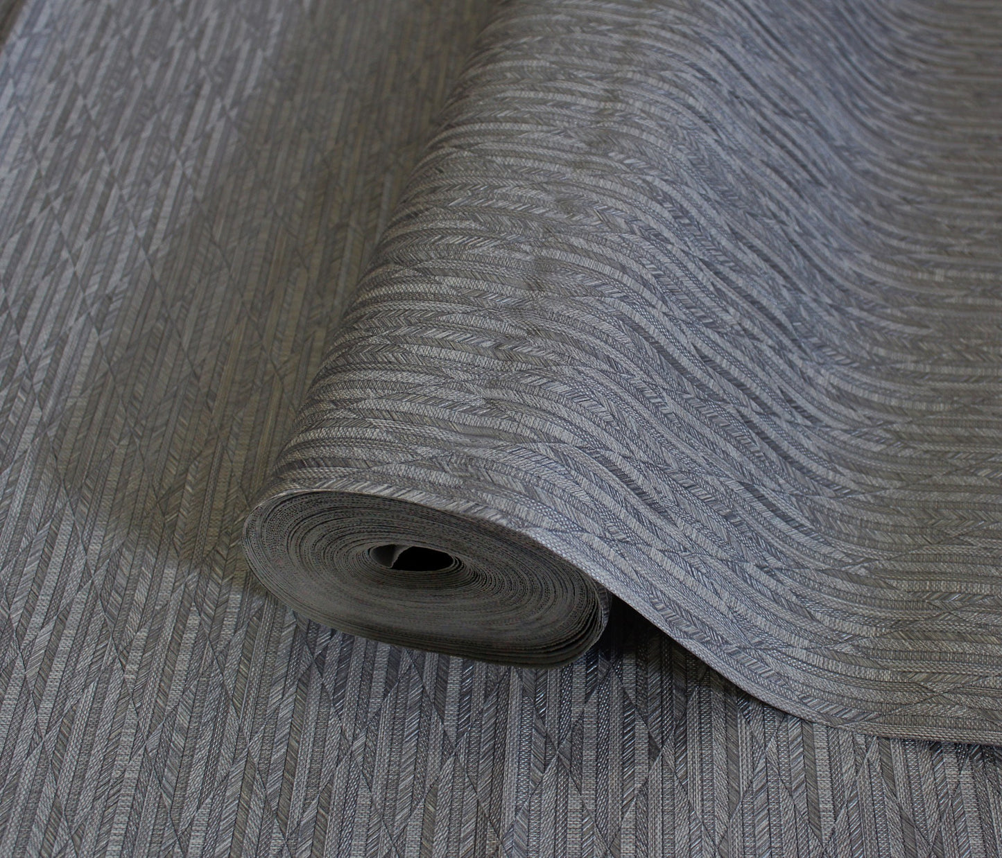 Omega Luxe 23205-3 room wallpaper by La Belle Maison