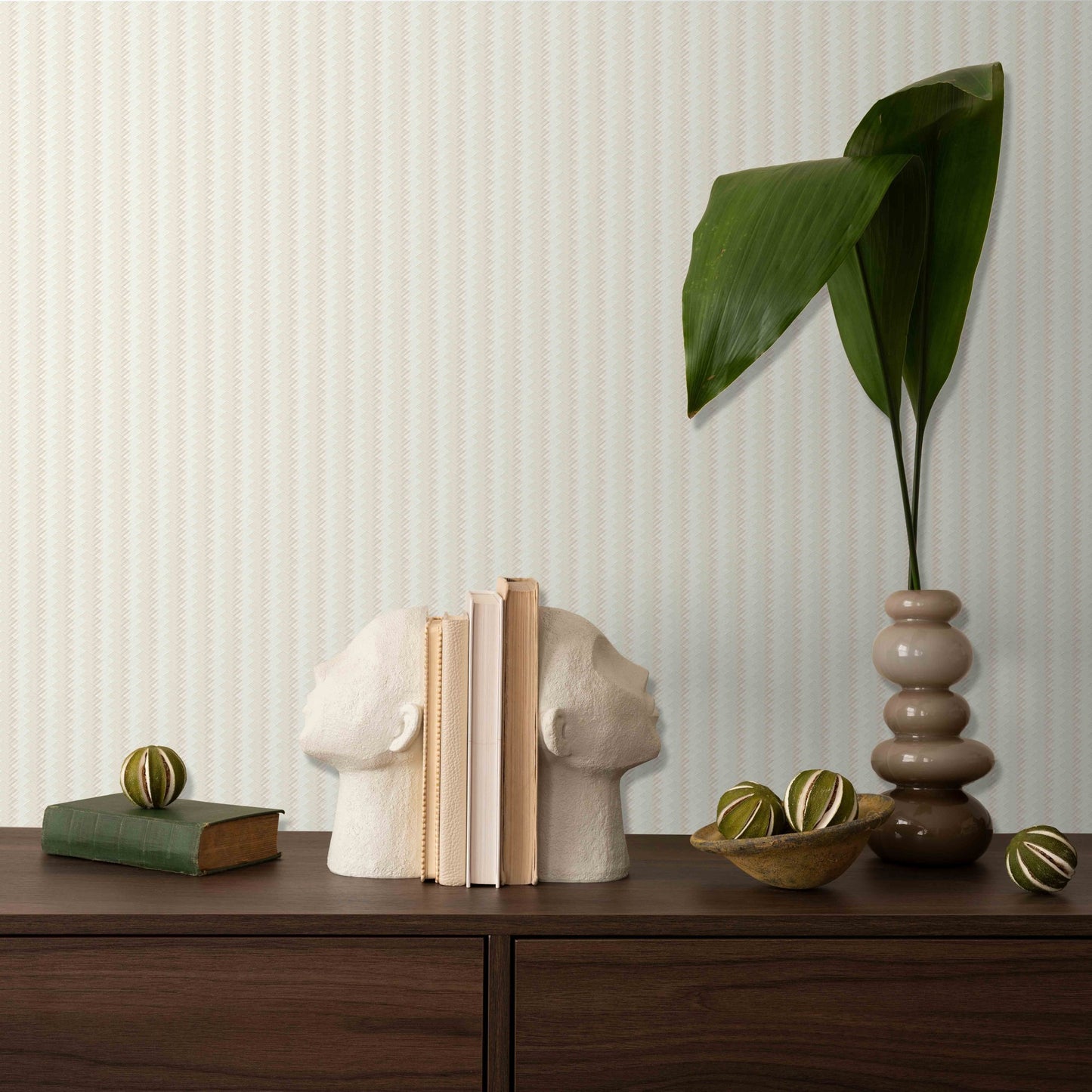 Omega Luxe 23206-1 room wallpaper by La Belle Maison
