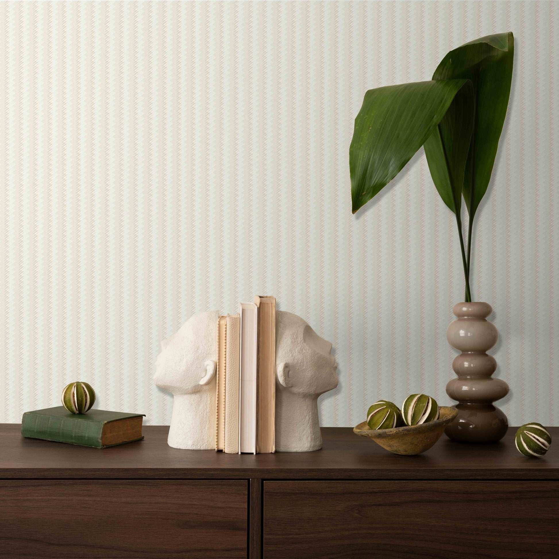 Omega Luxe 23206-1 room wallpaper by La Belle Maison