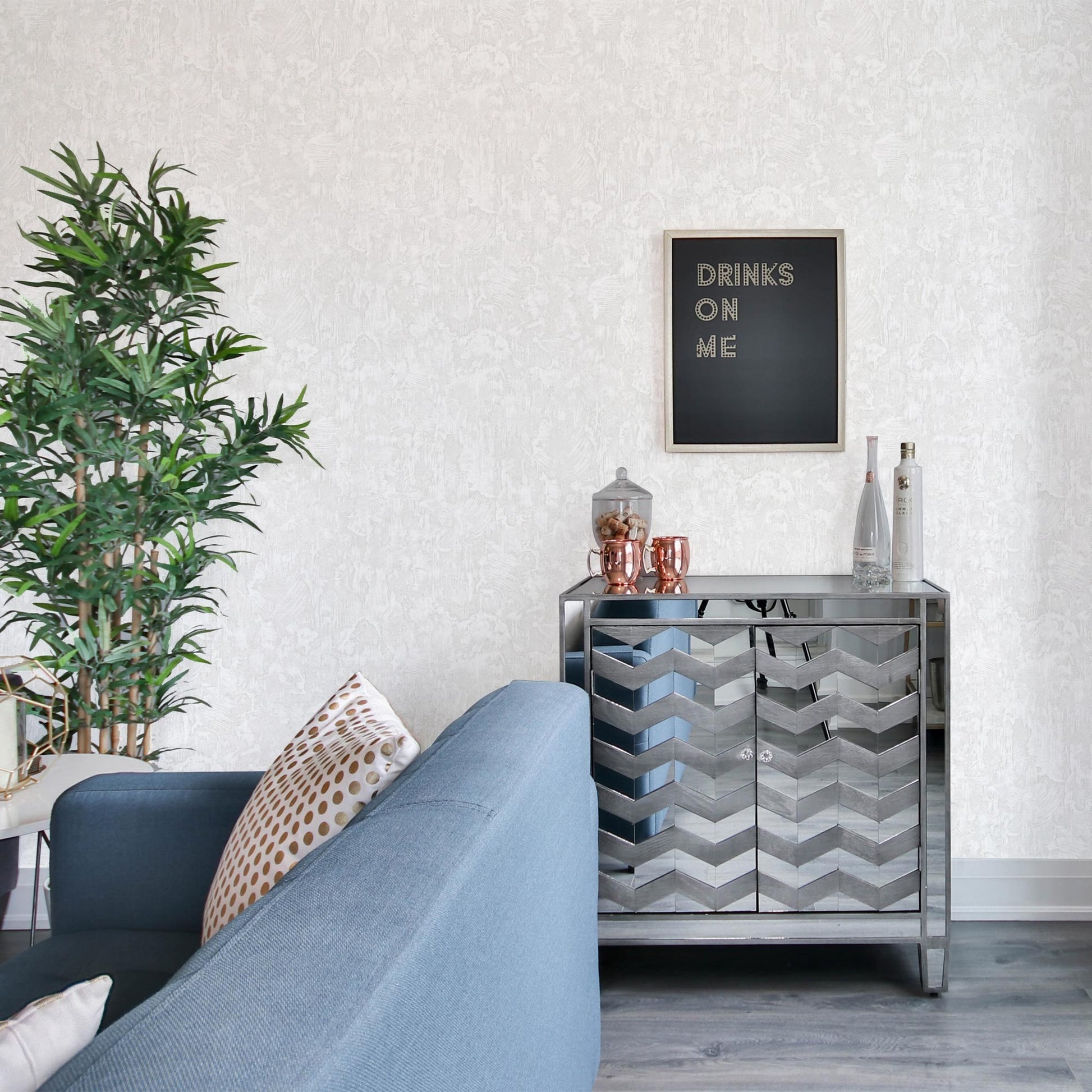 Omega Luxe 23213-1 room wallpaper by La Belle Maison