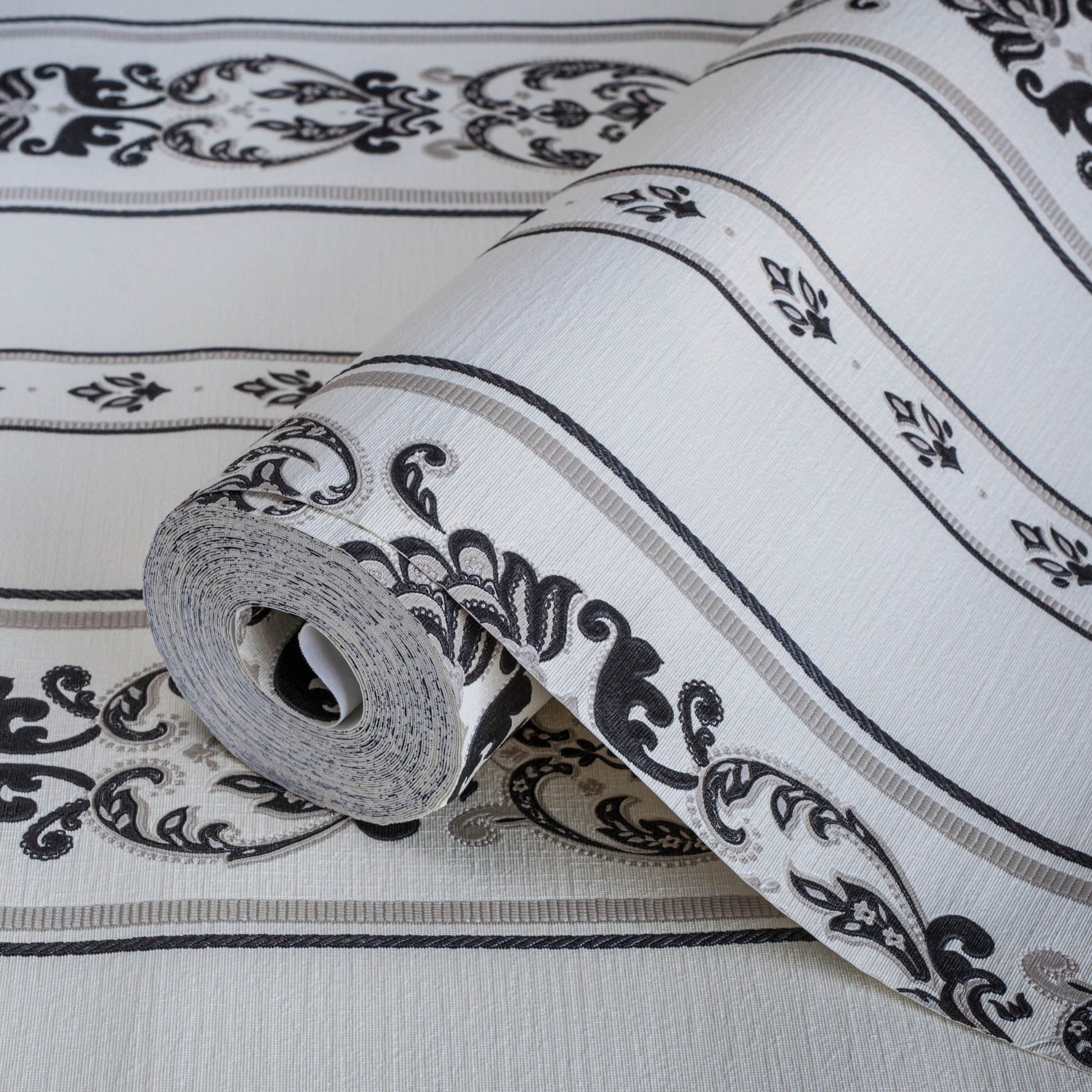 Rumi Stories 6803-5 detail wallpaper by La Belle Maison