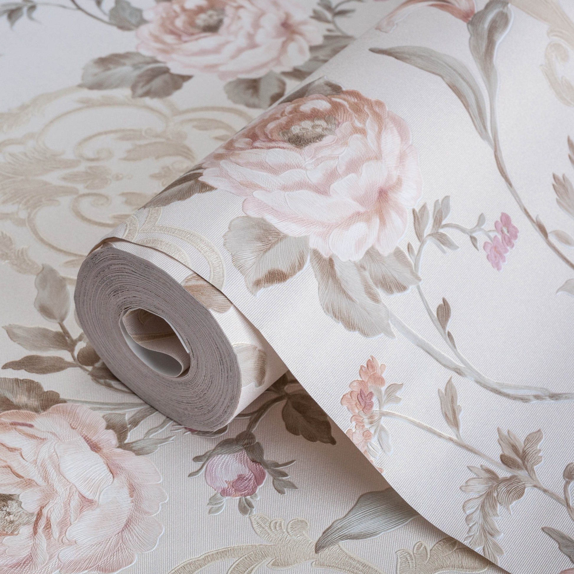 Seven Rooms 7803-1 detail wallpaper by La Belle Maison