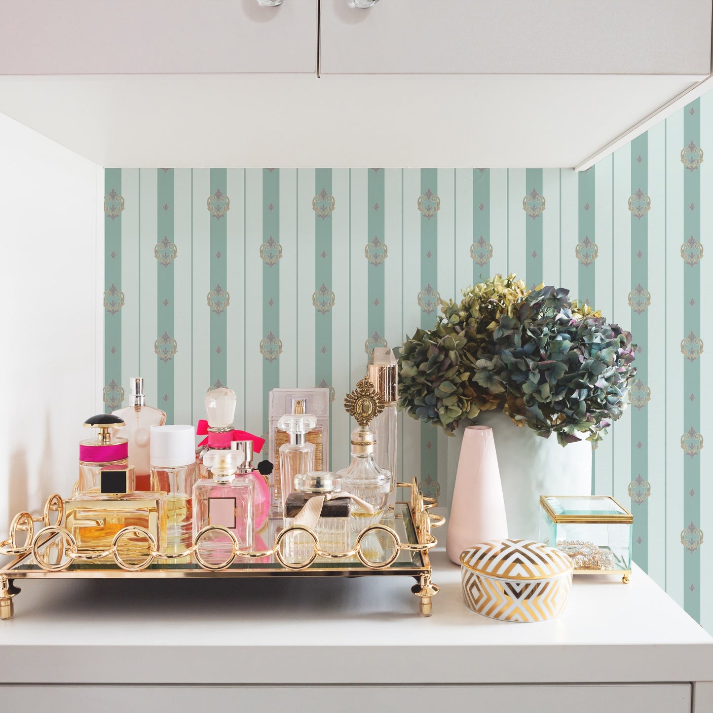 Seven Rooms 7804-2 room wallpaper by La Belle Maison