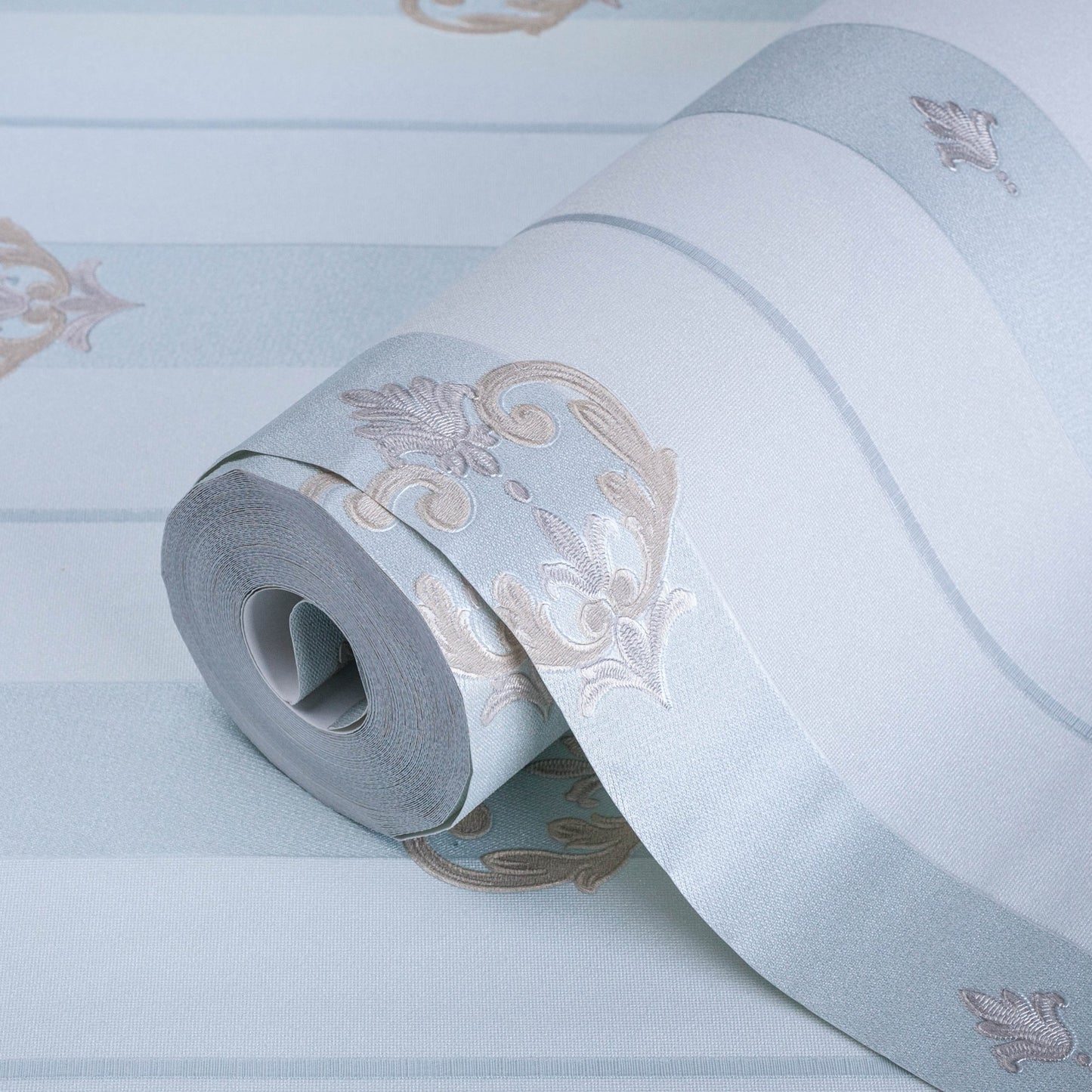 Seven Rooms 7804-2 detail wallpaper by La Belle Maison