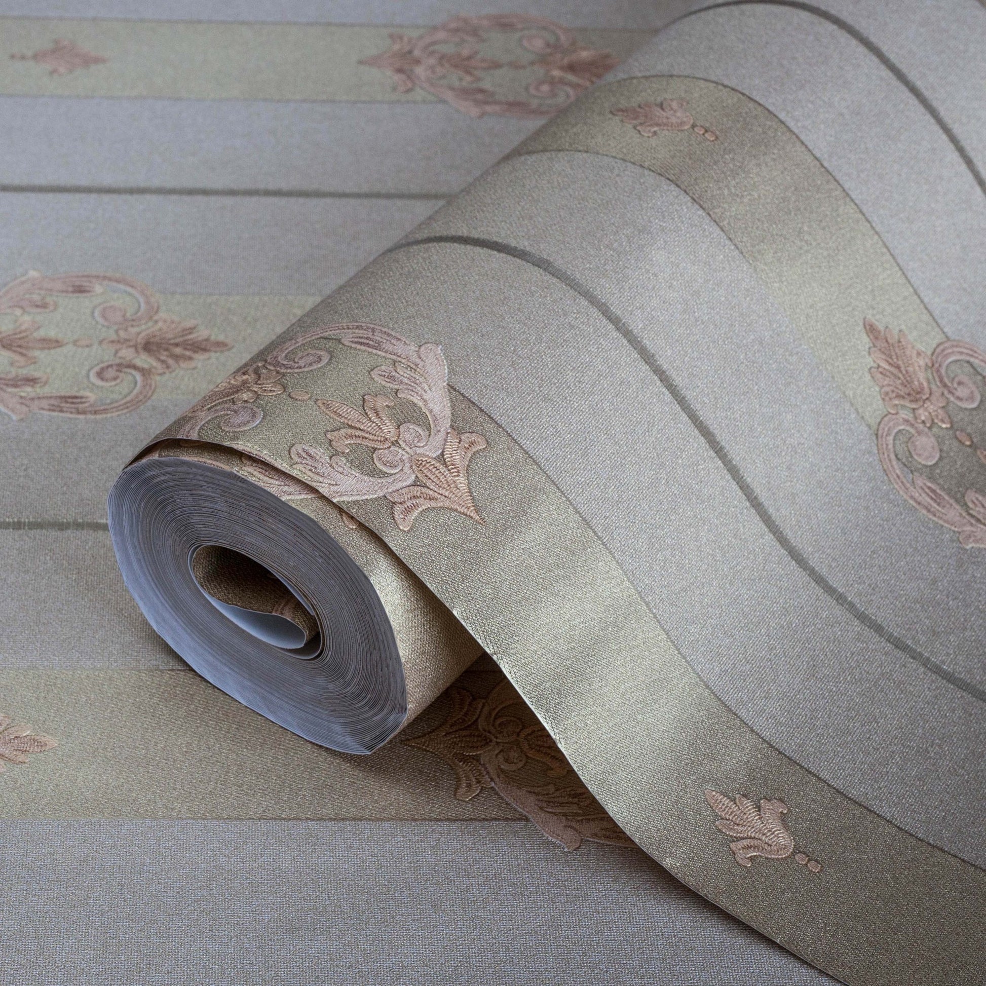 Seven Rooms 7804-4 detail wallpaper by La Belle Maison