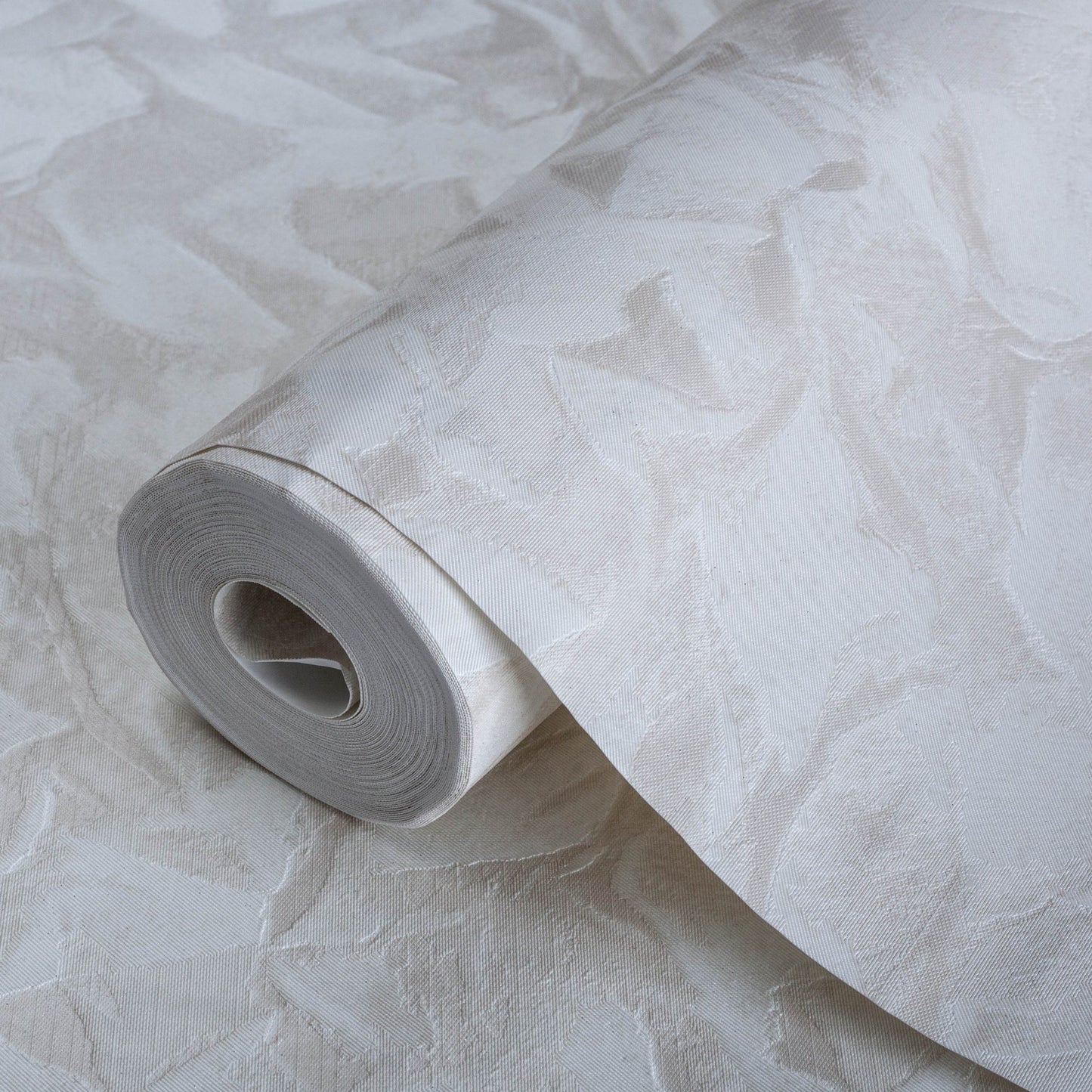 Seven Rooms 7806-1 detail wallpaper by La Belle Maison