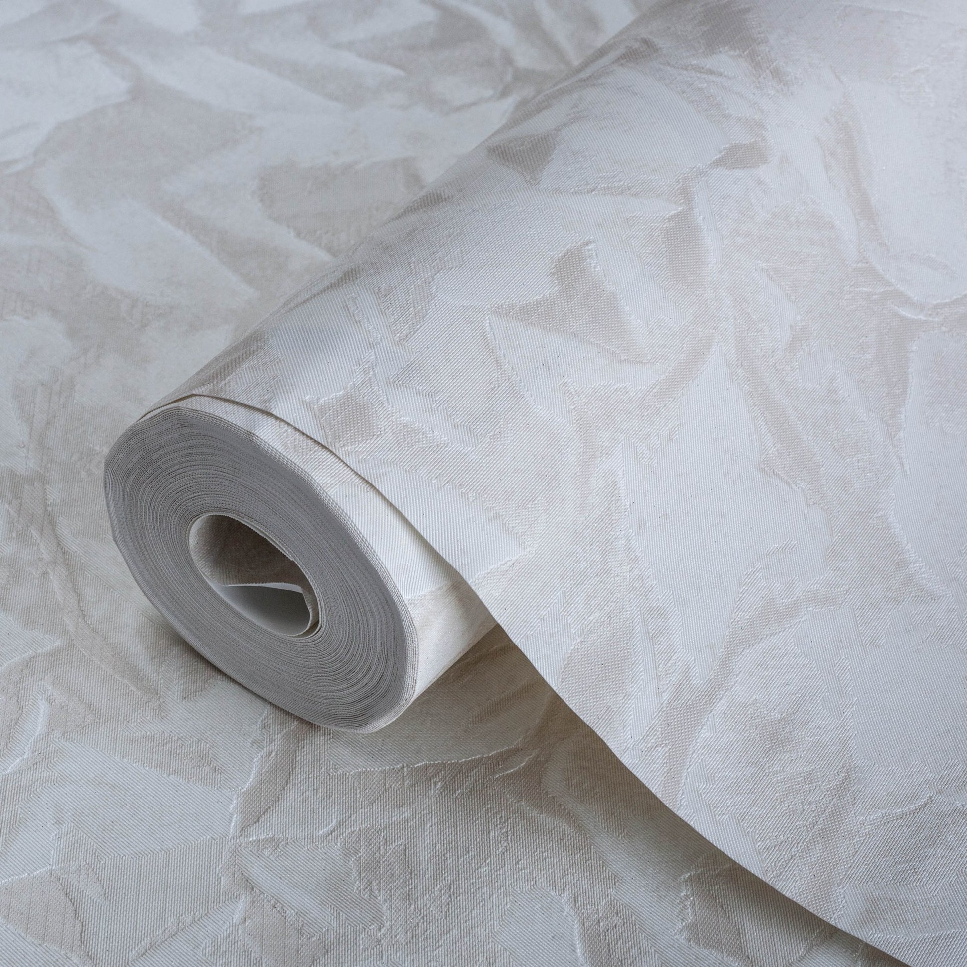 Seven Rooms 7806-1 detail wallpaper by La Belle Maison