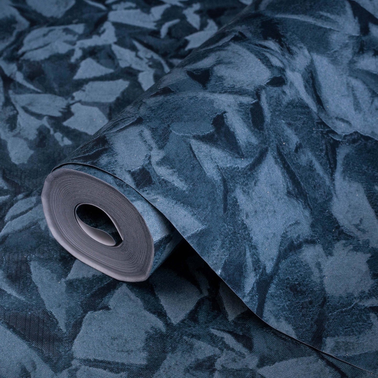 Seven Rooms 7806-4 detail wallpaper by La Belle Maison