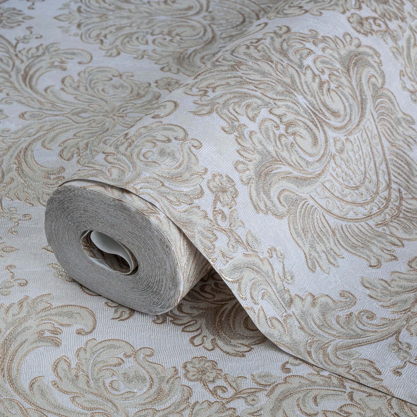Seven Rooms 7807-1 detail wallpaper by La Belle Maison