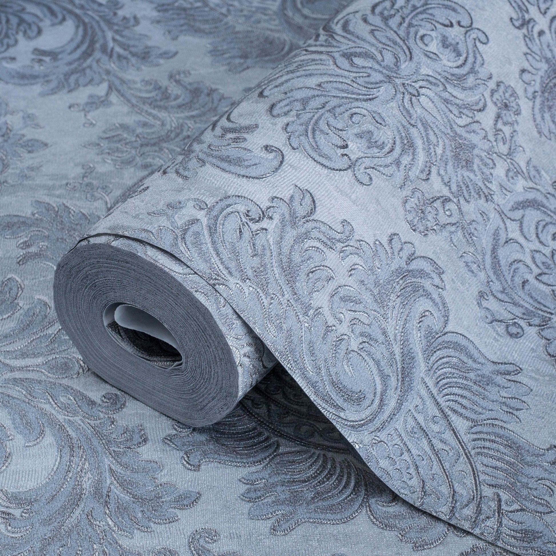 Seven Rooms 7807-2 detail wallpaper by La Belle Maison