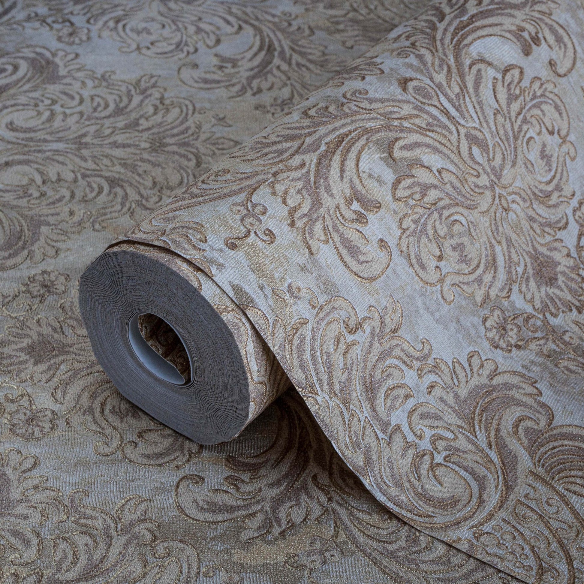 Seven Rooms 7807-3 detail wallpaper by La Belle Maison