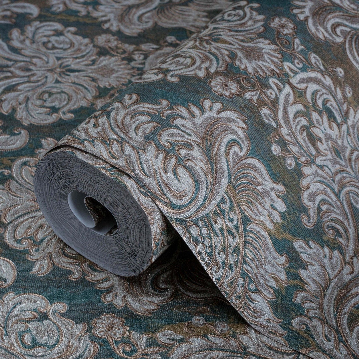 Seven Rooms 7807-4 detail wallpaper by La Belle Maison