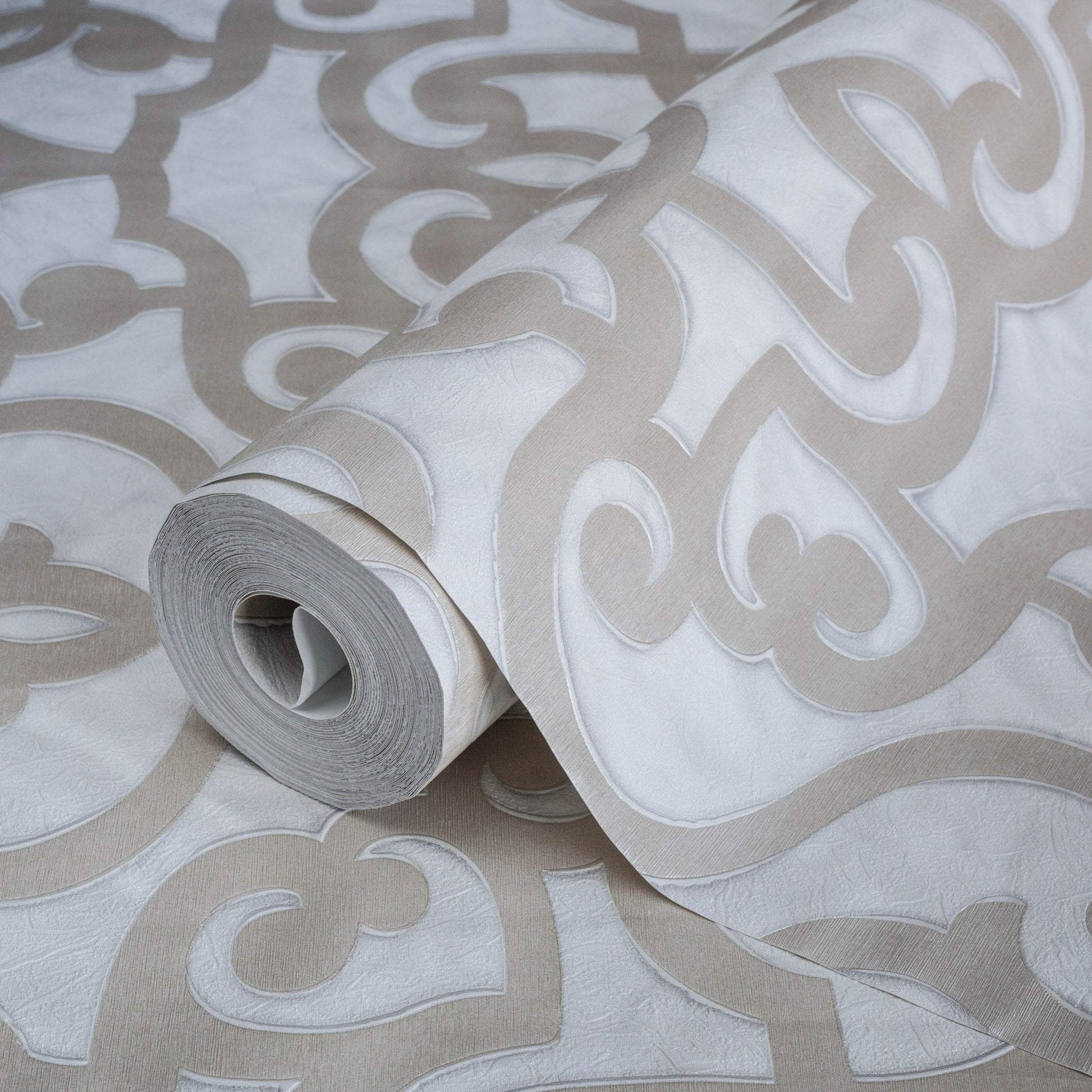 Seven Rooms 7810-2 detail wallpaper by La Belle Maison